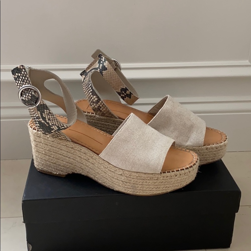 Dolce Vita Lesly Wedges in Snake Skin Print - Picture 1 of 6